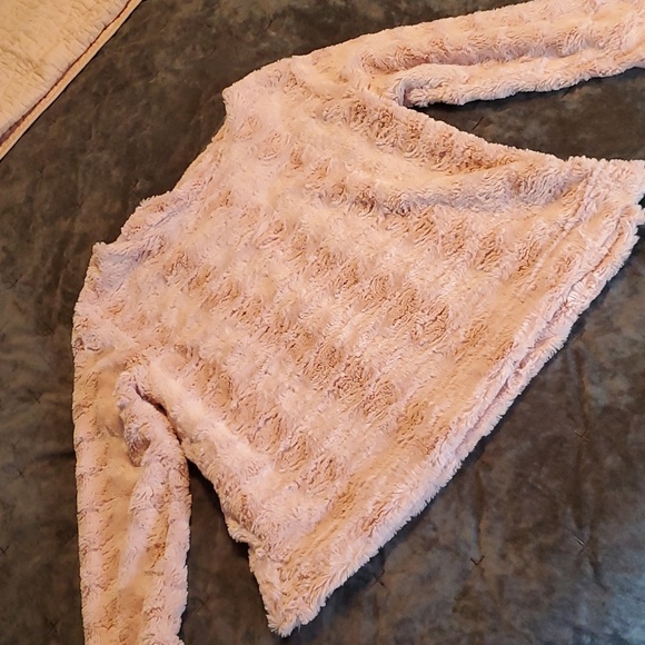 Fuzzy sweater - Picture 5 of 5